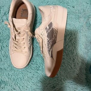 Dolce Vita Harryson Leather And Floral Mesh Detail Lace Up Sneakers
Beige Size 8